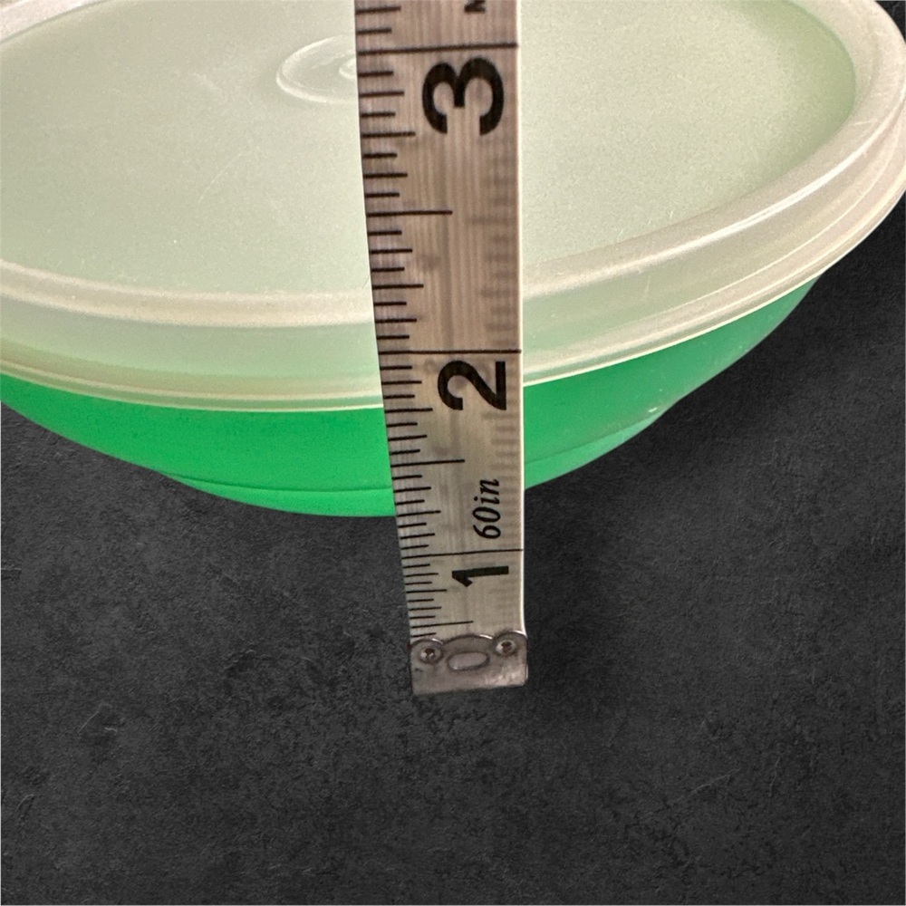 Vintage Tupperware green cereal bowl with lid - Picture 7 of 7
